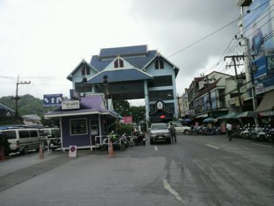 ワントンホテルの入口は、メーサイのイミグレの真ん前にあります