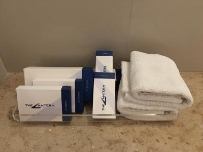 アメニティ。歯ブラシは質悪し。