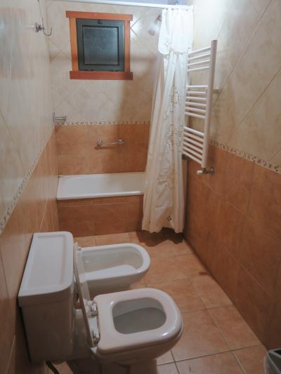 バスタブ付きの広いバス・トイレ