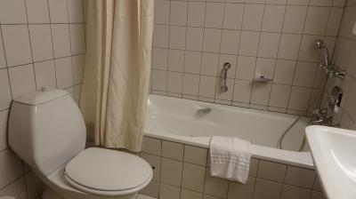 バス、トイレ、洗面台すべて陶器製