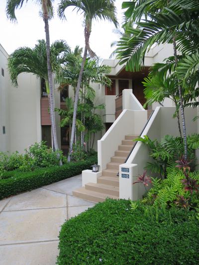 これが部屋の入口で、各部屋は独立した棟になっています