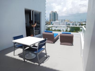 独立して広いバルコニーがある。