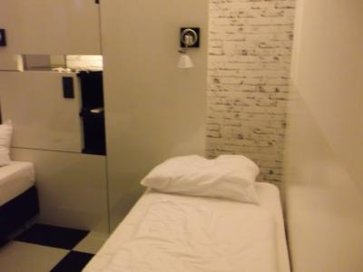 改装されたのか客室はモダンな造りでした。