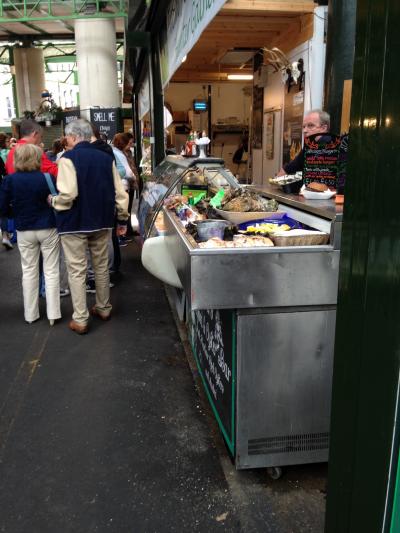 色々な国の食べものがありファストフード的に食べられます