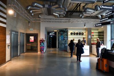 ホテルフロント．