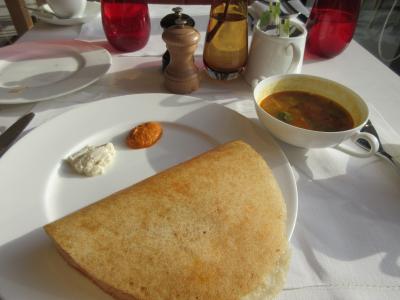 朝食でスタッフに勧められたインド料理