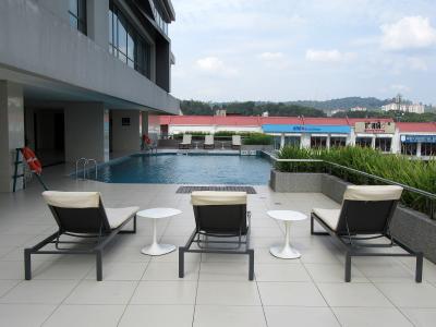 スイミングプールは貸切状態