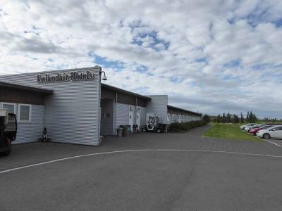 ホテル前には駐車場があります