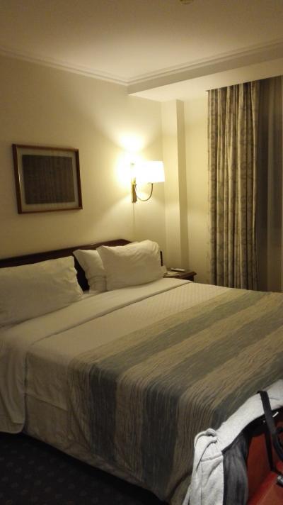 シングルなのにベッドが大きかった。