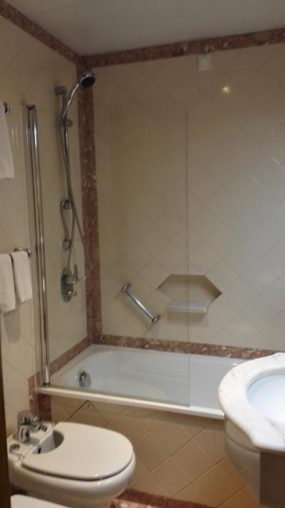 バスが着いていてシャワーも高さ変えられる