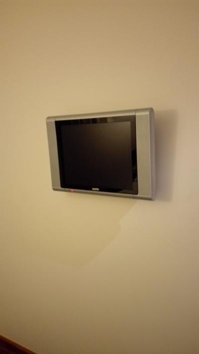 テレビは壁かけタイプ