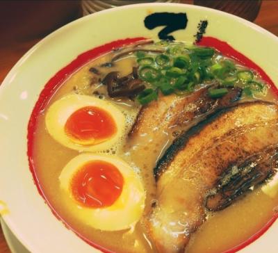 今まで味わったことのない濃厚豚骨