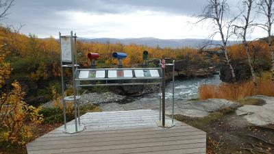 ヨック川沿いの展望所。