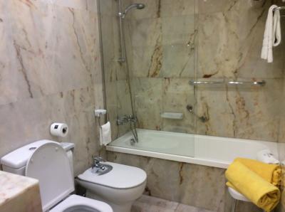 黄色いタオルがビーチタオルです。