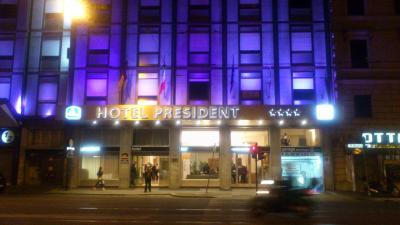 大通りに面したホテル