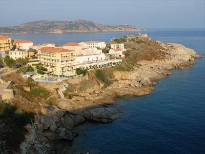 シタデルから見た外観（画像左手のプールがある黄色い建物）