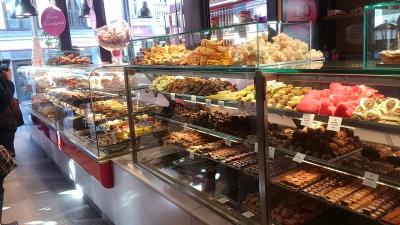 マヨール広場近くの市場