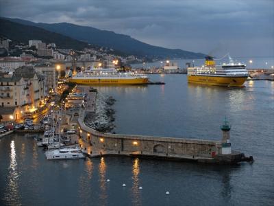 シービューのベランダ付きのお部屋にすると、港の景色もバッチリ