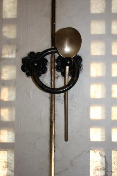 客室の内鍵はスプーンが環貫代わりに使われています。
