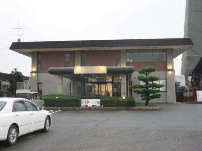 町はずれにあります