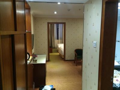 寝室とリビングの2部屋あります