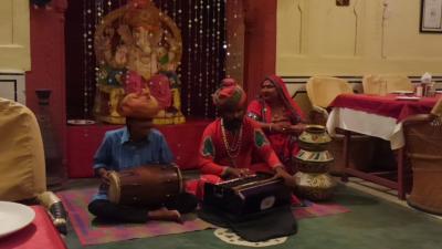 ラジャスタン民族舞踏のディナーショーを楽しみました