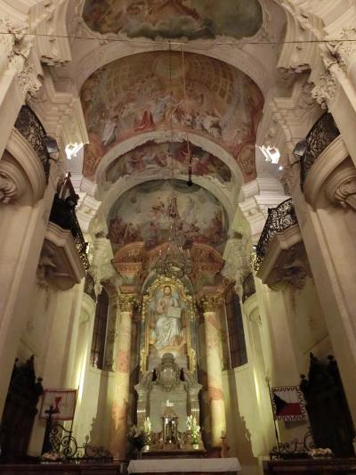 毎晩開かれるオルガンコンサートを聴きがてら見学を