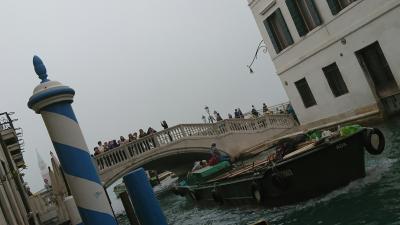 すぐ隣に『ためいき橋』