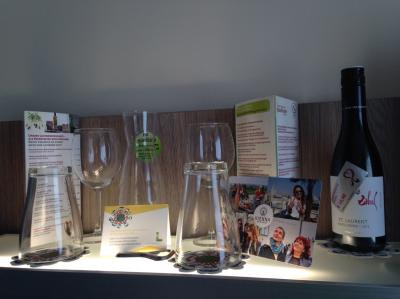 ミニバー（冷蔵庫）に替わるルームサービスです．