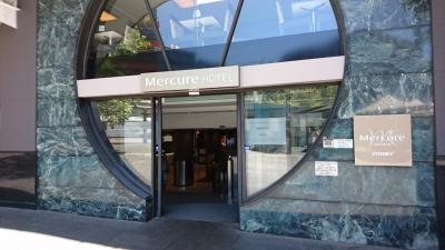 Mercure Sydney entrance 