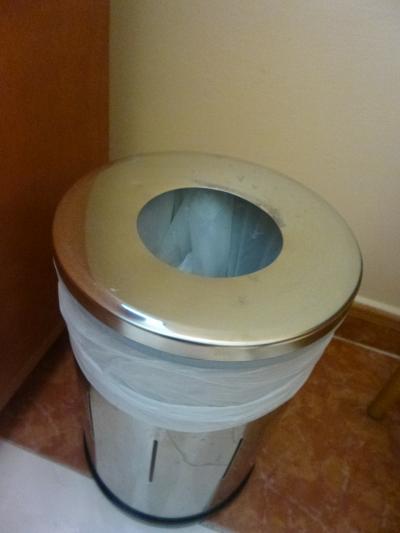 ごみ箱にビニールがかかっていたのには感心。ありがたい。