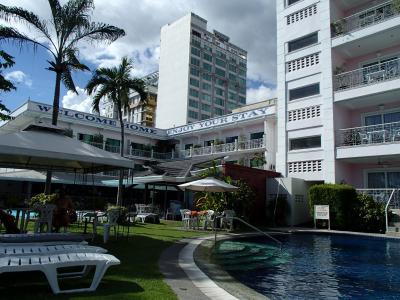 魅力の一つ、ゆったりしたプール