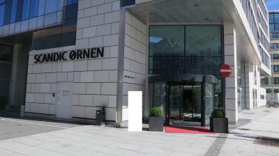 エントランスにて