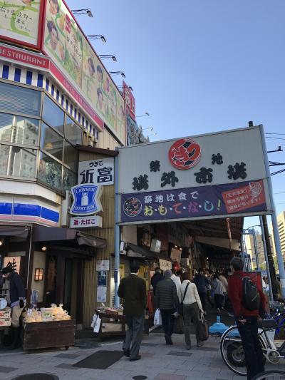 観光客が溢れる市場