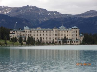 湖に浮かぶホテル