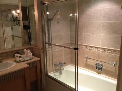 レリーフが施され作りも年代を感じさせますが機能はOK