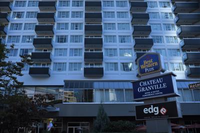 グランビル通側からです。部屋にはバルコニーもついています。