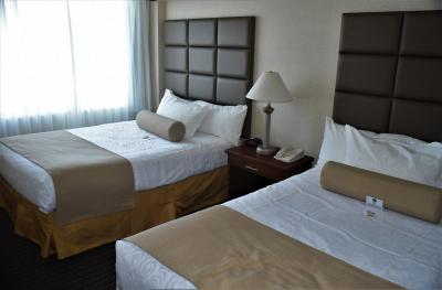 ベッドルームです。キングサイズのベッドです。