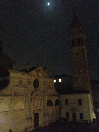 目の前にサンタマリアフォルモーザ教会がある