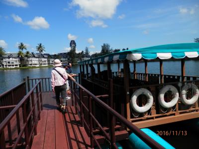 シャトルボートに乗るところ