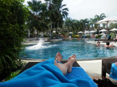 レストランのすぐそばのプール