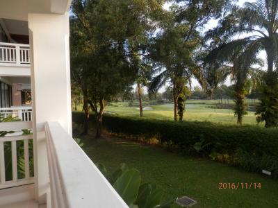 お部屋のベランダからゴルフ場