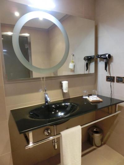 アメニティは殆ど無いですがドライヤーは付いています