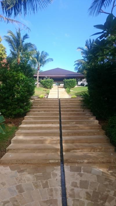 エントランスフロア。高台の最上に位置してます。