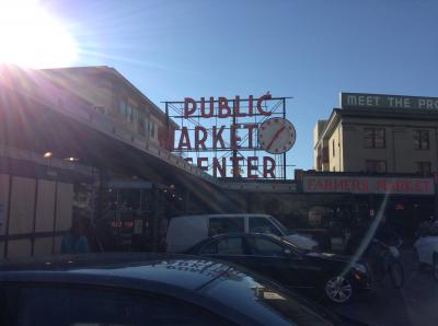 見どころいっぱい　【PIKE PLACE　MARKET】