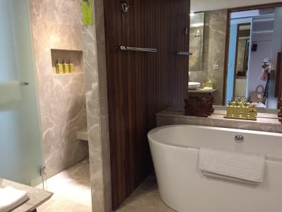 バスルーム 洗面台が２つ