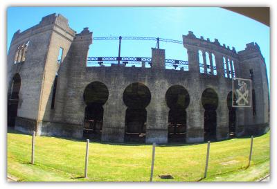 どちらかと言うと、この旧闘牛場に近い場所にあります～