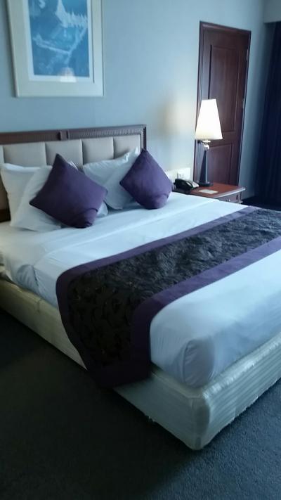 大きなダブルベッド