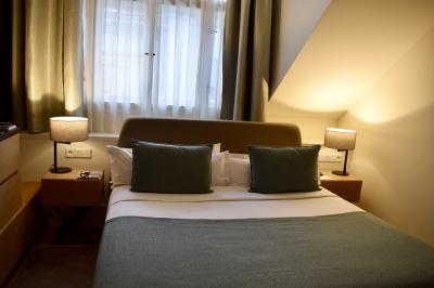 あまり広いお部屋ではありませんが、快適です！