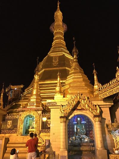 ヤンゴン中心部のパゴダ。